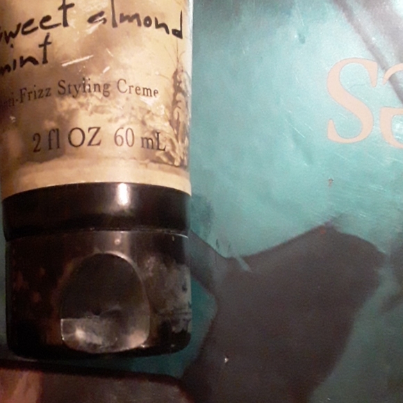 WEN Anti-frizz Styling Cream - Picture 4 of 16